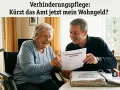 Ein Mann zeigt einer älteren Frau in einem Rollstuhl ein genehmigtes Formular zur Verhinderungspflege. Die Frage ist, ob dies die Grundsicherung beeinflusst.