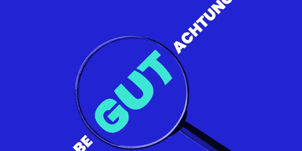 Lupe über dem Wort "GUT". Daneben "BE" und "ACHTUNG". Eine schlechte Erfahrung mit MDK wird hier visuell dargestellt.